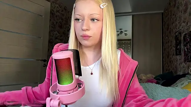 Snapshot of JeneeBIanks chatting on 02.24.26 JeneeBIanks online show from 02.24.26