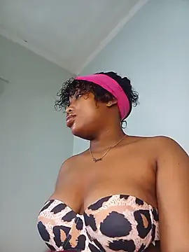 Snapshot of Divine_Beautyxx chatting on 06.17.26 Divine Beautyxx online show from 06.17.26