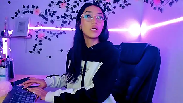 jaulyn 18 online show from 04.18.26