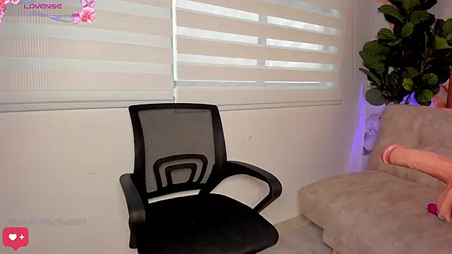 Antonella Moretti  online show from 02.28.26