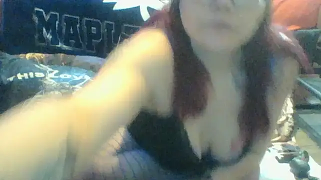 Snapshot of Sexymilf6992 chatting on 04.02.26 Sexymilf6992 online show from 04.02.26