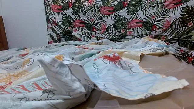 Snapshot of smallvioleta69 chatting on 03.04.26 smallvioleta69 online show from 03.04.26