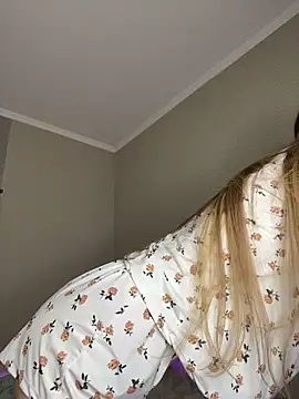 EvelynRavenwood online show from 02.25.26