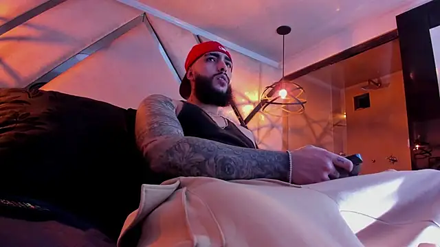 Snapshot of SantiagoHincapiie chatting on 03.04.26 SantiagoHincapiie online show from 03.04.26