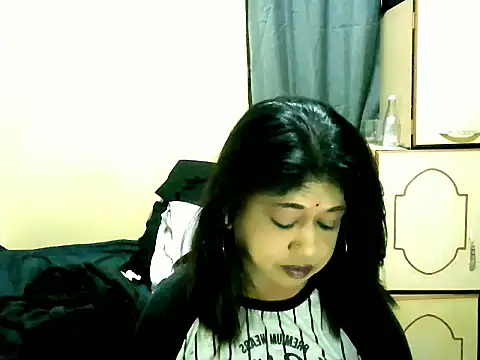 Snapshot of IndianPleasures21 chatting on 05.14.26 IndianPleasures21 online show from 05.14.26