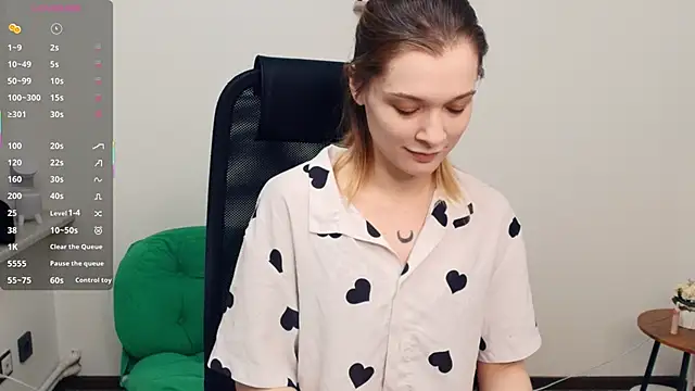 Snapshot of CleopatraHabibi chatting on 06.14.26 CleopatraHabibi online show from 06.14.26