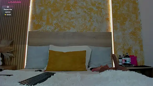 julietta pink online show from 04.10.26