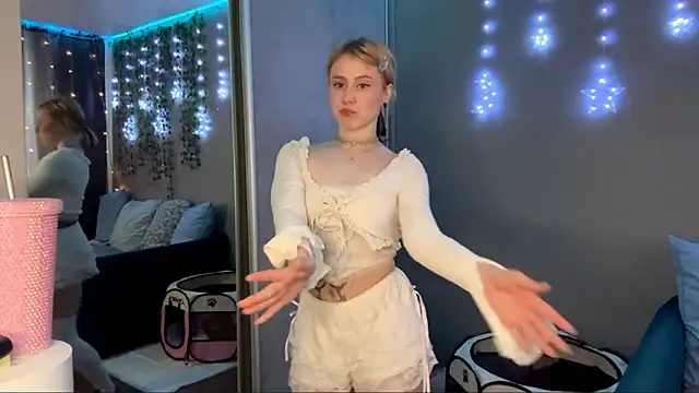 Snapshot of ZyrelihVayne chatting on 03.04.26 ZyrelihVayne online show from 03.04.26