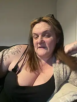 Busty-GilfQuinn online show from 02.25.26