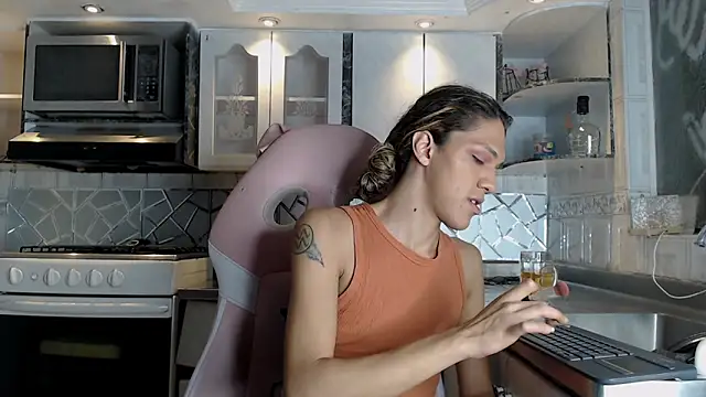 Snapshot of CrisOzzz chatting on 02.22.26 CrisOzzz online show from 02.22.26