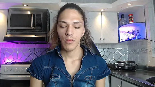 Snapshot of CrisOzzz chatting on 04.25.26 CrisOzzz online show from 04.25.26