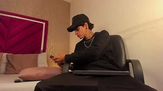 Snapshot of Dominic_Foxx chatting on 03.03.26 Dominic Foxx online show from 03.03.26