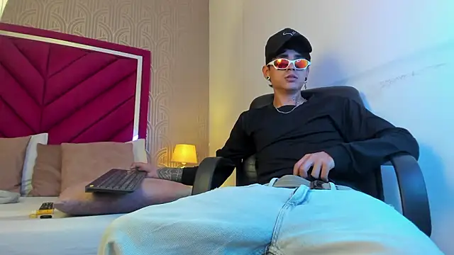 Snapshot of Dominic_Foxx chatting on 03.04.26 Dominic Foxx online show from 03.04.26