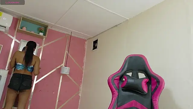 Snapshot of cristal-49 chatting on 02.28.26 cristal-49 online show from 02.28.26