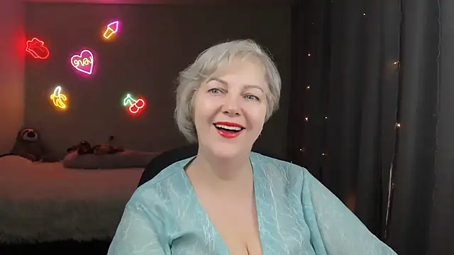 Mary-Leee online show from 04.12.26