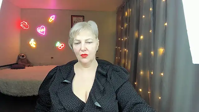 Snapshot of Mary-Leee chatting on 05.02.26 Mary-Leee online show from 05.02.26