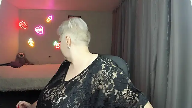 Snapshot of Mary-Leee chatting on 05.05.26 Mary-Leee online show from 05.05.26