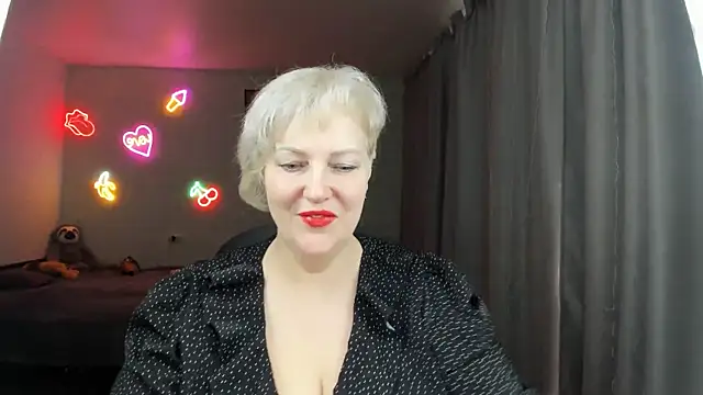 Snapshot of Mary-Leee chatting on 05.28.26 Mary-Leee online show from 05.28.26