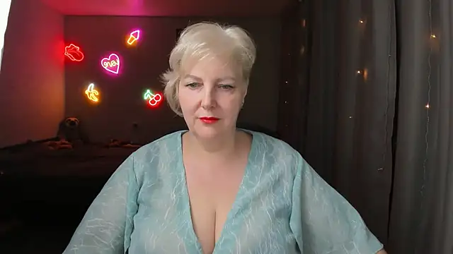 Snapshot of Mary-Leee chatting on 06.01.26 Mary-Leee online show from 06.01.26