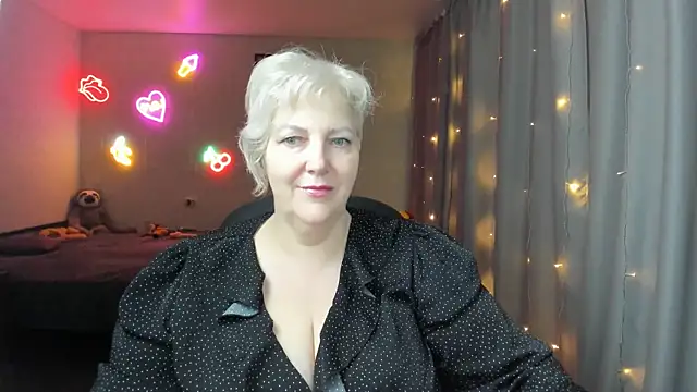 Snapshot of Mary-Leee chatting on 06.03.26 Mary-Leee online show from 06.03.26
