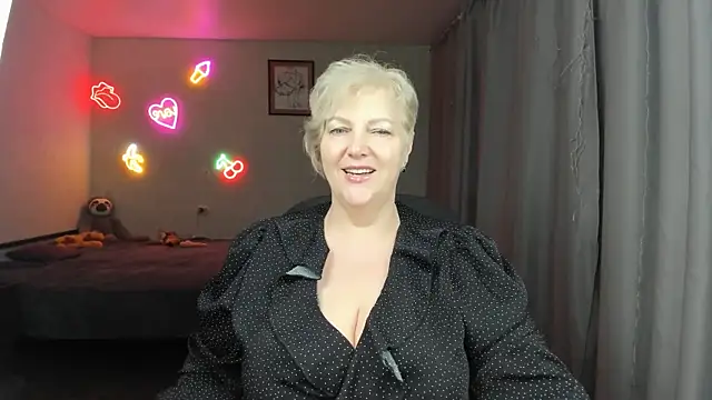 Snapshot of Mary-Leee chatting on 06.03.26 Mary-Leee online show from 06.03.26