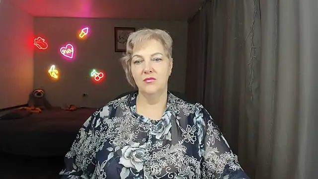 Snapshot of Mary-Leee chatting on 06.05.26 Mary-Leee online show from 06.05.26