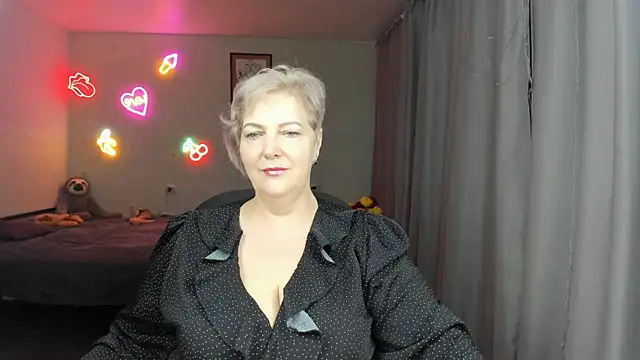 Snapshot of Mary-Leee chatting on 06.05.26 Mary-Leee online show from 06.05.26
