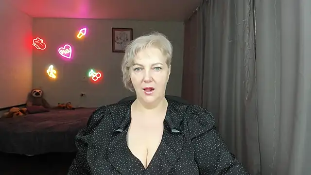 Snapshot of Mary-Leee chatting on 06.07.26 Mary-Leee online show from 06.07.26
