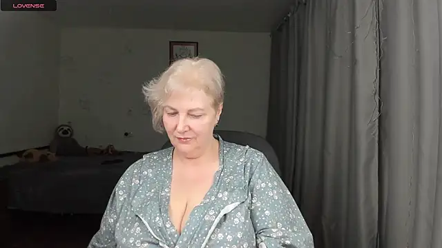 Snapshot of Mary-Leee chatting on 06.12.26 Mary-Leee online show from 06.12.26