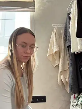 Snapshot of Vikkie_seXyGiiiirl_XoXo chatting on 03.04.26 Vikkie seXyGiiiirl XoXo online show from 03.04.26