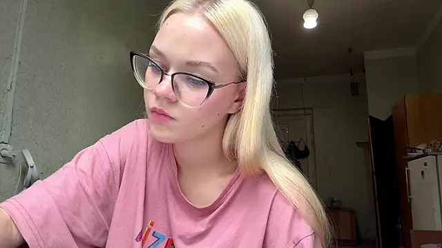 MiaCashe online show from 07.17.26