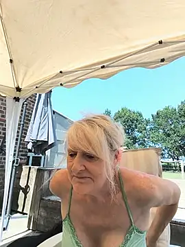 Snapshot of Heidiblueeyes chatting on 07.14.26 Heidiblueeyes online show from 07.14.26