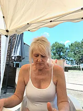 Snapshot of Heidiblueeyes chatting on 07.16.26 Heidiblueeyes online show from 07.16.26