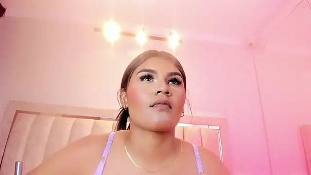 Snapshot of AlaiaMoretti_ chatting on 05.15.26 AlaiaMoretti online show from 05.15.26