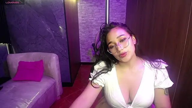 Snapshot of Aura_cute_ chatting on 03.04.26 Aura cute online show from 03.04.26