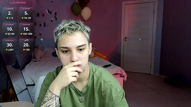 LuxuryLoverss online show from 04.14.26