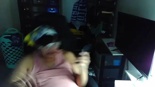 Snapshot of longlongsong chatting on 02.25.26 longlongsong online show from 02.25.26