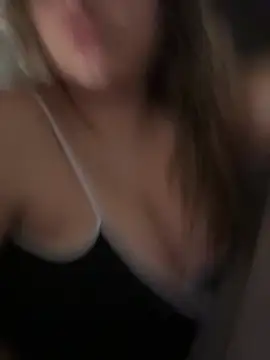 Snapshot of luciaaa_33 chatting on 03.18.26 luciaaa 33 online show from 03.18.26