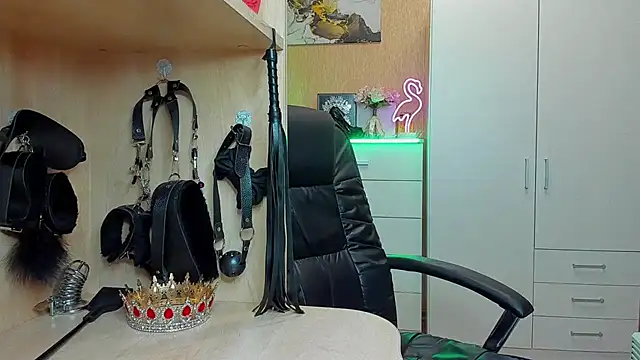 Snapshot of KristiTopxx chatting on 11.04.25 KristiTopxx online show from 11.04.25