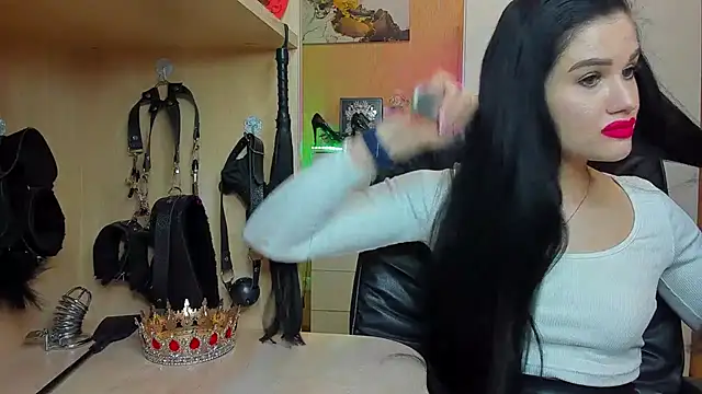 Snapshot of KristiTopxx chatting on 11.24.25 KristiTopxx online show from 11.24.25