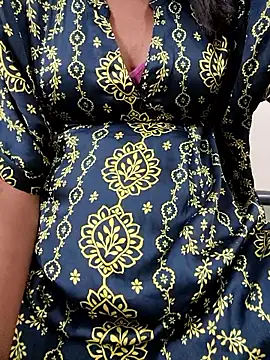 Lovely sanah online show from 03.04.26