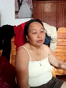 heesuu11 online show from 04.04.26