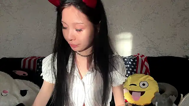 kishagrayone online show from 04.18.26