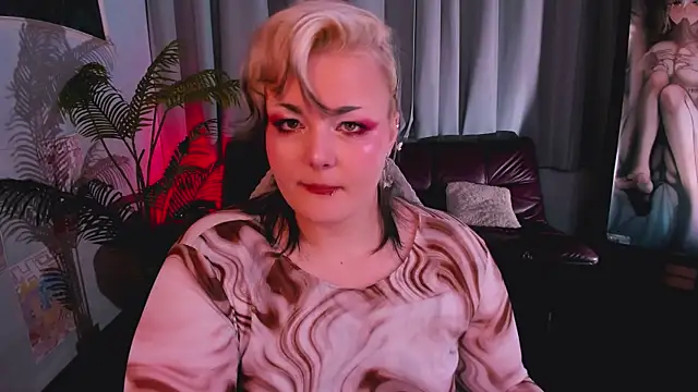 Snapshot of HwasaMoore chatting on 02.28.26 HwasaMoore online show from 02.28.26