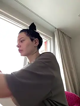 Snapshot of CindyMil chatting on 06.14.26 CindyMil online show from 06.14.26