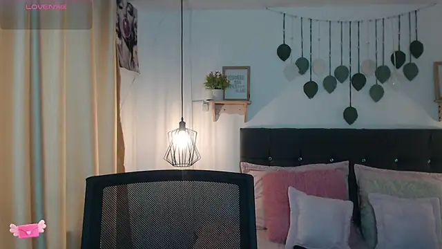 Emma hassani online show from 03.28.26