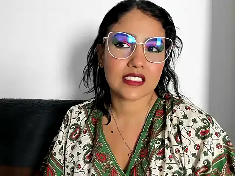 Snapshot of TatyGomez_ chatting on 05.19.26 TatyGomez online show from 05.19.26