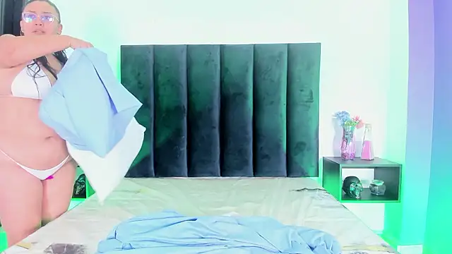 scarlet  ray  online show from 03.17.26