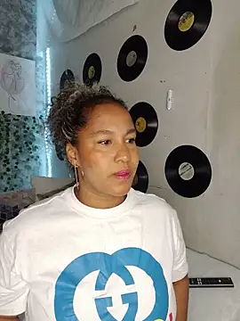 medusafox  online show from 04.15.26