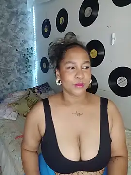 Snapshot of medusafox_ chatting on 05.17.26 medusafox online show from 05.17.26